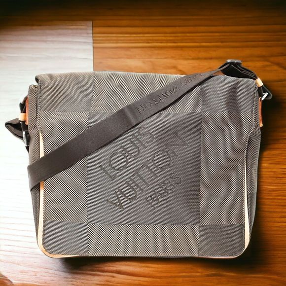 Louis Vuitton Other - LOUIS VUITTON Damier Geant Messenger Bag in Terre Jean/Denim 0032